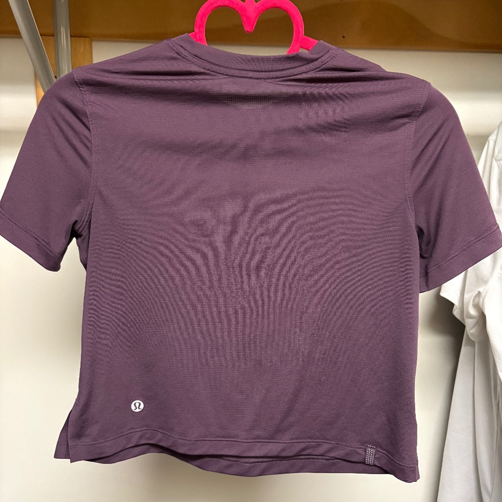 Lululemon loose fit cropped lightweight T-shirt Size 0, plum color